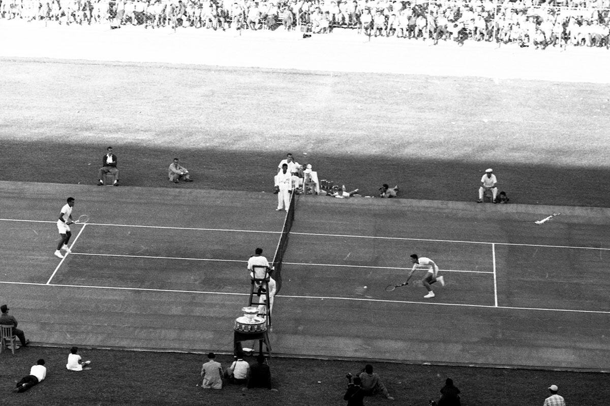En 1989 ingresó al Salón de la Fama del Tenis, exclusivo club al cual pertenecen sólo las más grandes estrellas del tenis mundial como Rod Laver, Björn Borg, Jimmy Connors, Pete Sampras, André Agassi. Boris Becker, Steffi Graf, Guillermo Vilas, Gabriela Sabatini, entre otros.