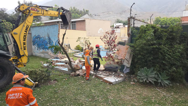 En la primera etapa del operativo se intervinieron 29 lotes que ocupaban de forma indebida aproximadamente 3.500 metros cuadrados. Foto: Municipalidad de Surco.