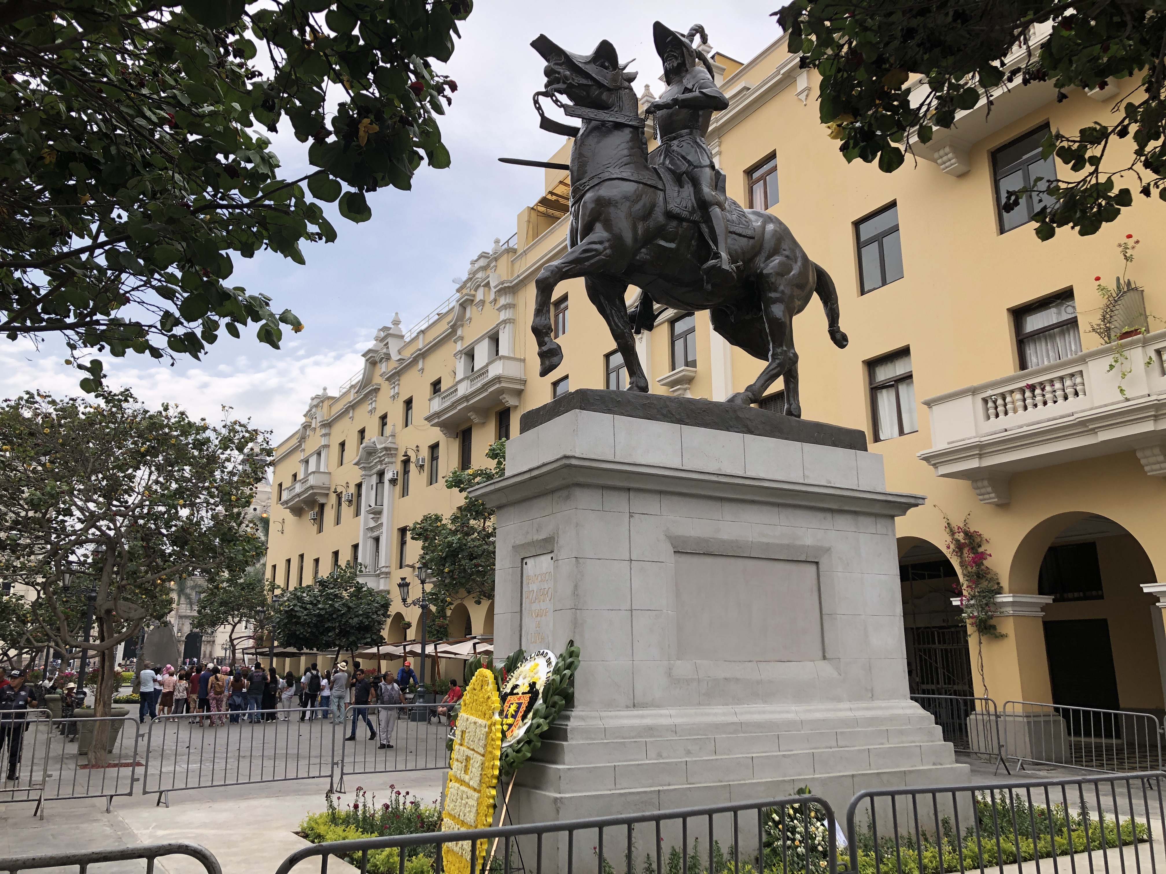 Estatua_de_Pizarro%2C_Lima_%282025%29_10.jpg