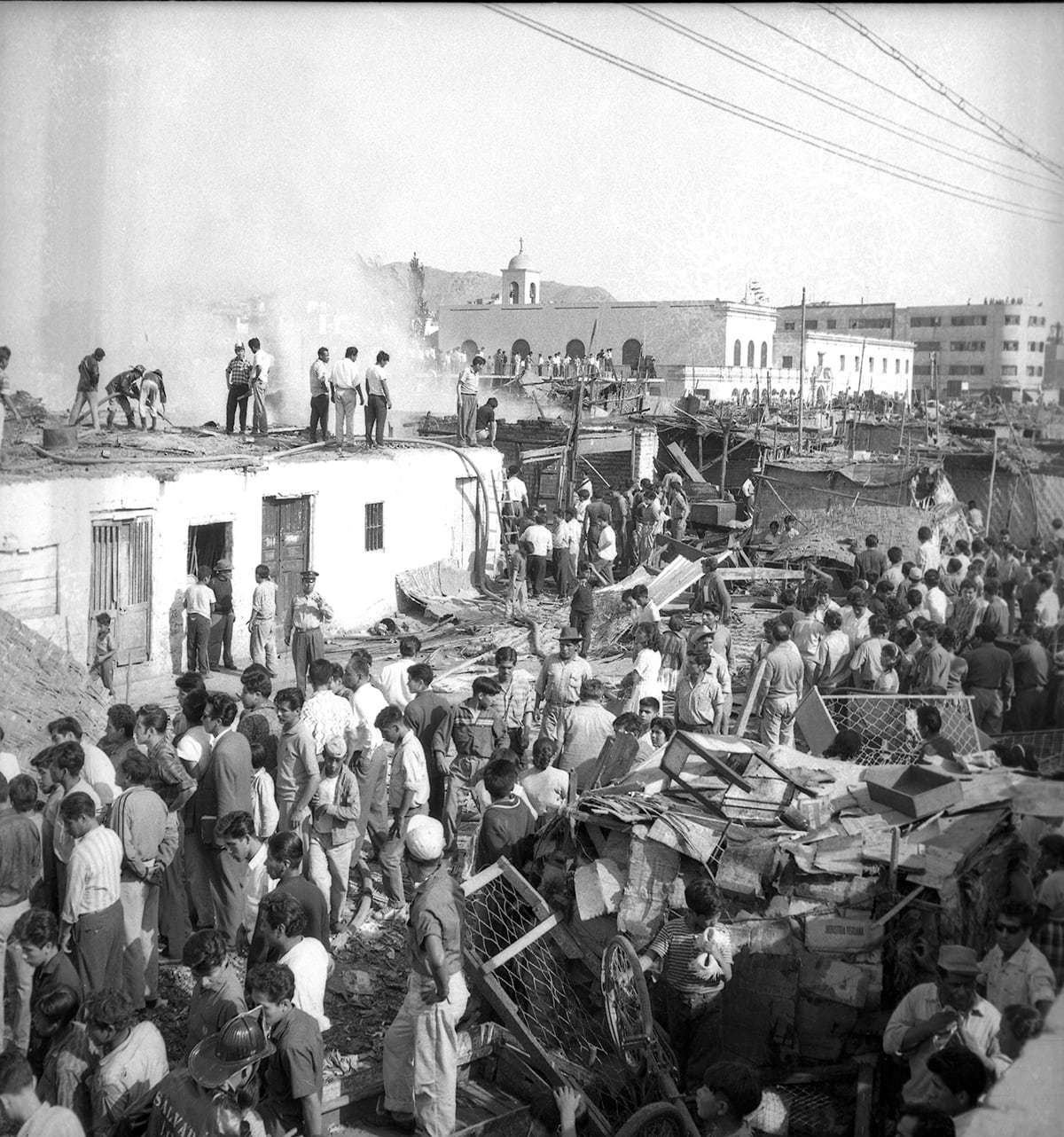 El 2 de enero de 1964, el atroz incendio en el jirón Tacora destruyó más de 200 precarias viviendas. El panorama a la vista fue desolador. (Foto: Archivo Histórico de El Comercio)   