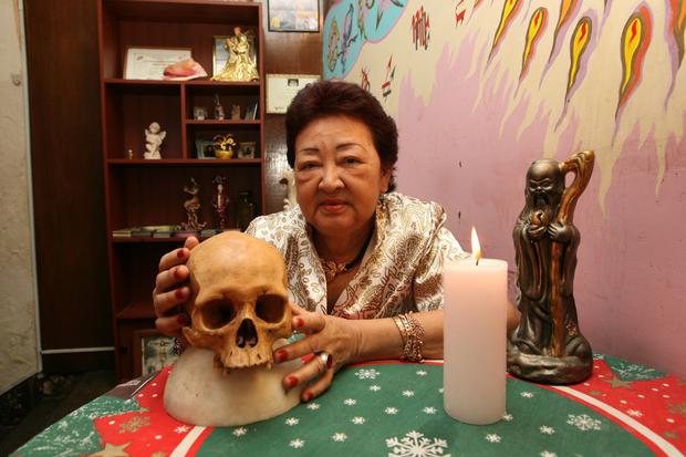 Rosita Chung fue la astróloga favorita de Alerto Fujimori. Chung llegó a predecir que Fujimori sería apresado y juzgado y que Alejandro Toledo sería presidente el 2001. (Foto: El Comercio)