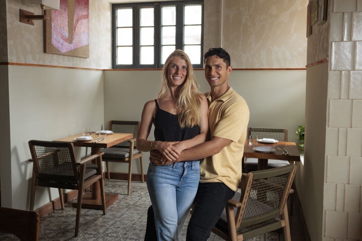 Rodrigo destaca el rol fundamental de su esposa, Abigail Ferro, en este viaje creativo y culinario. “Ella es mi mano derecha, mi soporte. Junto con nuestros hijos [de 3 y 11 meses], son mi mayor inspiración”, detalla. (Foto: Richard Hirano)
