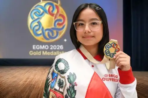 Dhamaris Alarcón obtuvo la máxima distinción en la EGMO 2026, en Francia. Con este logro, suma más de 12 medallas internacionales y afianza una destacada trayectoria rumbo a su sueño de estudiar Ingeniería Aeroespacial en el MIT.