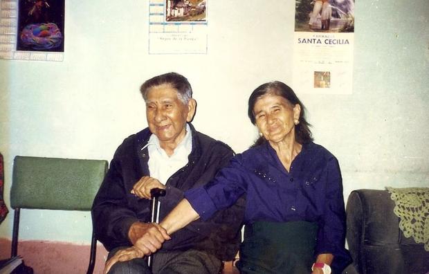 Don Gustavo Rodríguez Sandoval y doña Mónica Grández Oblitas, padres de Jorge Rodríguez Grández. (Foto: archivo personal de Los Mirlos)