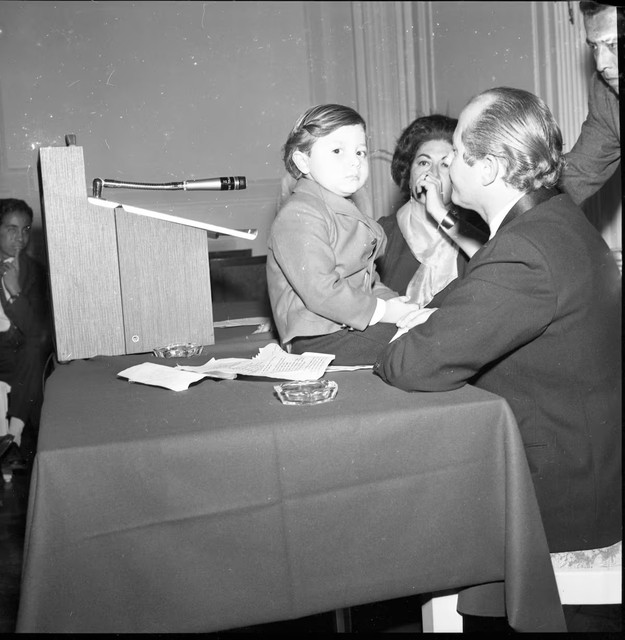 LIMA, 25 DE JULIO DE 1969.ALFONSO DE BOHEMIA PORTUGAL, DE 3 AÑOS DE EDAD, ES CONSIDERADO UN NIÑO PRODIGIO POR RESPONDER MAS DE MIL PREGUNTAS DE CULTURA GENERAL.FOTO: EL COMERCIO.