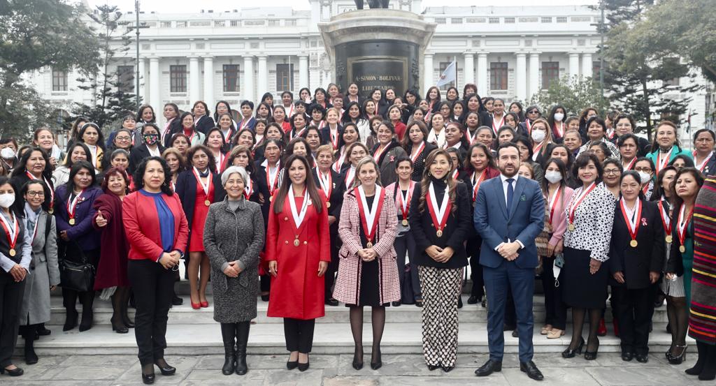 Presidenta del Congreso resalta el rol de la mujer en la política -  Comunicaciones » Comunicaciones