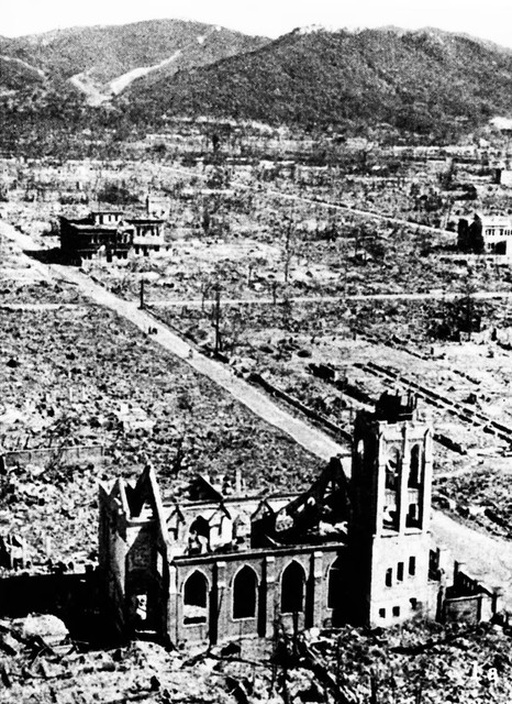 Imagen de archivo de 1945 que muestra Hiroshima devastada tras el lanzamiento de la primera bomba atómica por un B-29 estadounidense. Ese día murieron unas 140.000 personas, y otras 70.000 fallecieron en Nagasaki tras un segundo ataque tres días después. (Foto: AFP/Archivos)