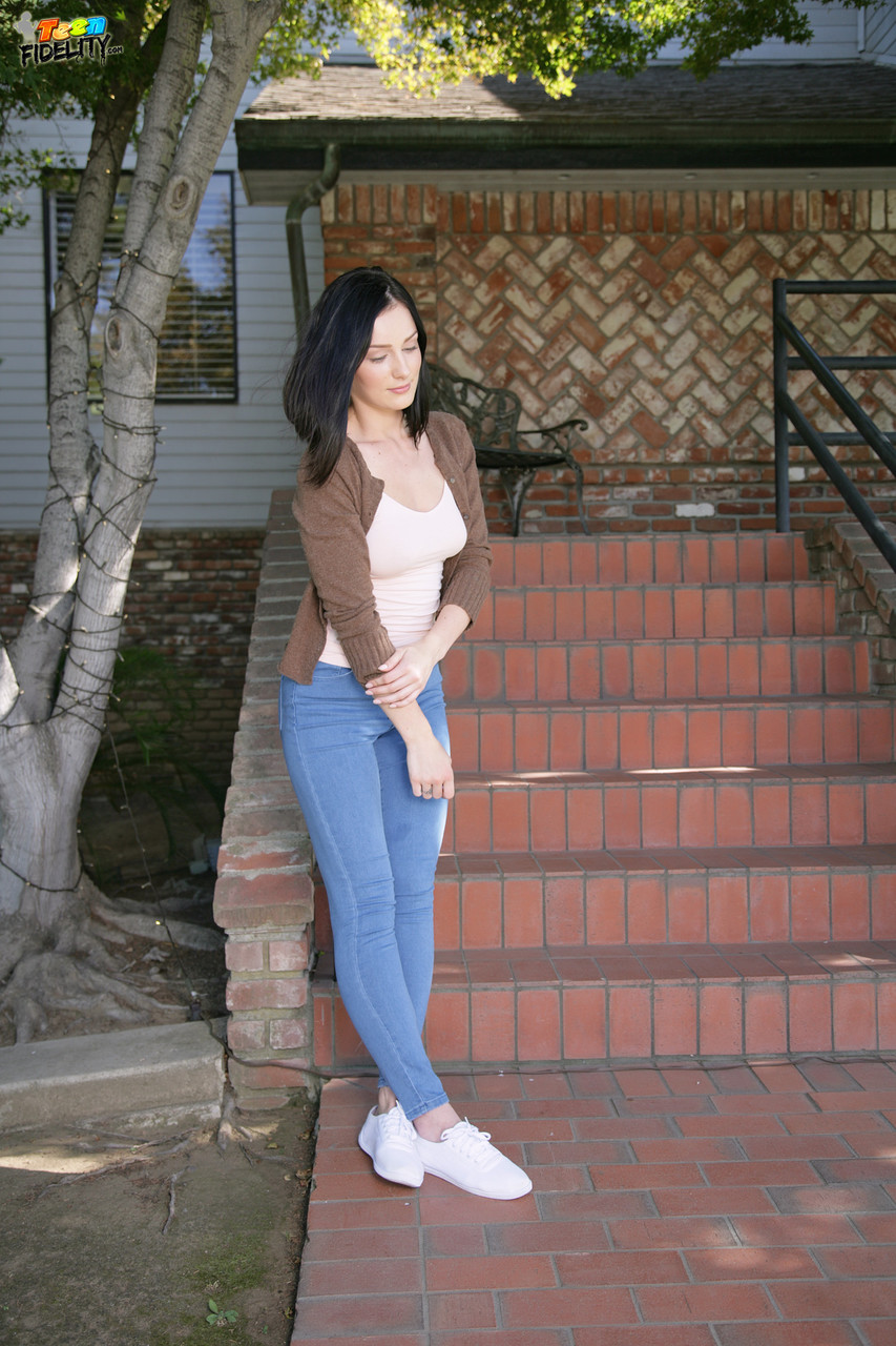 48811500_003_d2d1.jpg
