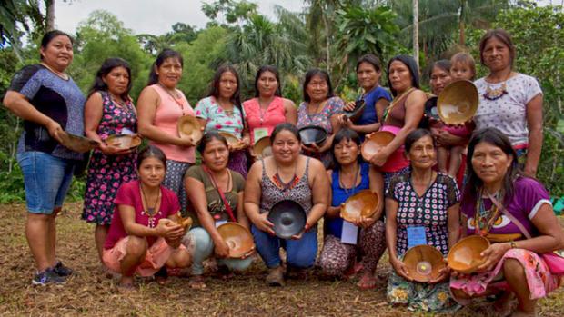 Las Madres ceramistas del Cenepa. Foto: Augostina Mayán.