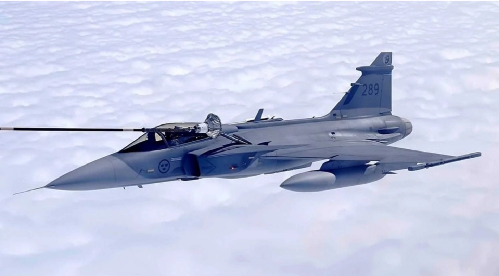 gripen-E-tres.jpg