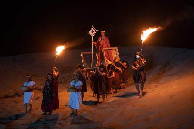Durante los aniversarios de Caral, se organizan visitas nocturnas con espectáculos como este. (Foto: Richard Hirano)