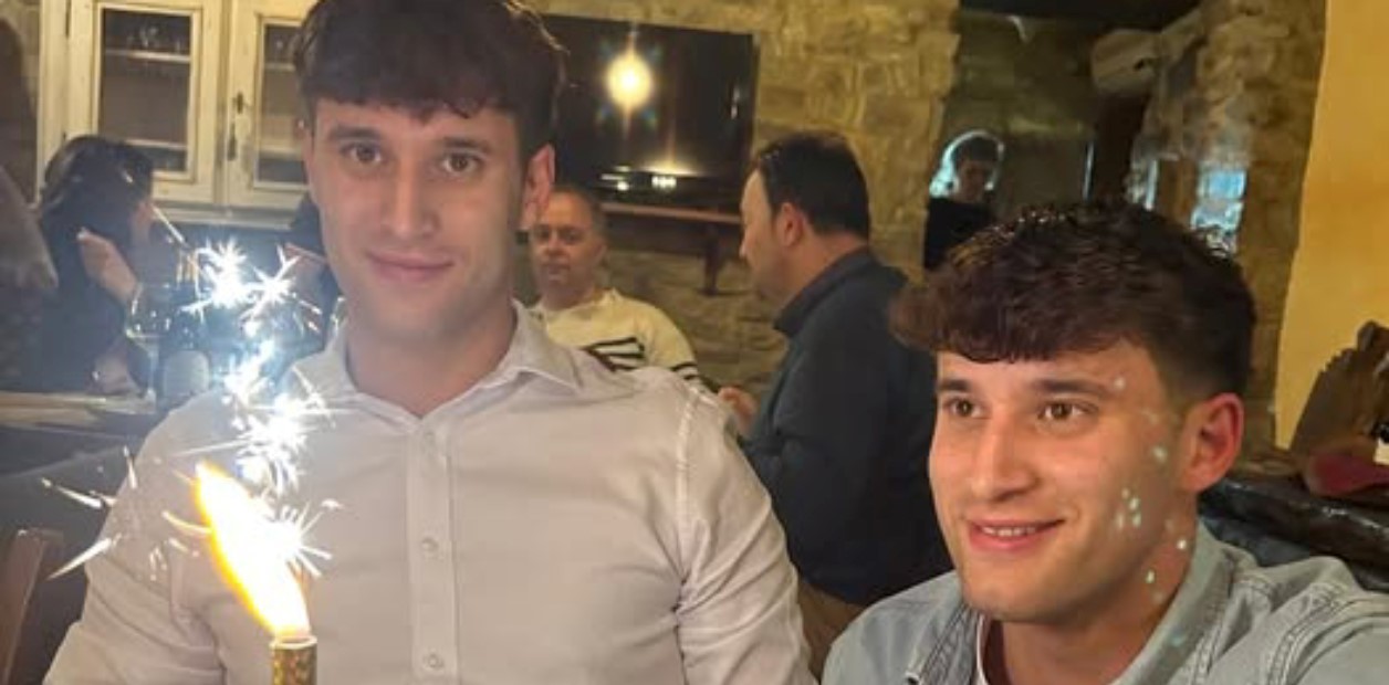 Dos hermanos gemelos de 22 años murieron electrocutados tras intentar salvar a un pájaro: Los encontraron abrazados