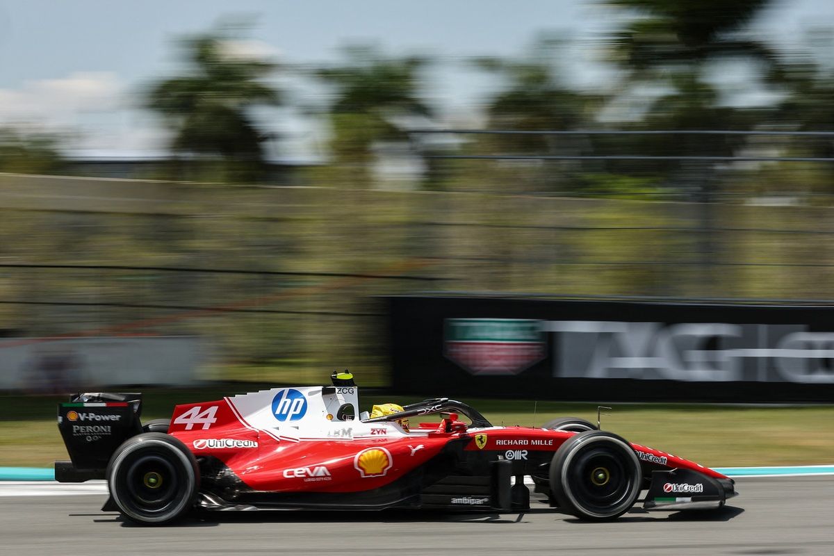 lewis-hamilton-ferrari.jpg