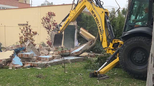Antes del inicio de las acciones se otorgó un plazo de 45 días a los ocupantes para que procedieran al retiro voluntario de las construcciones o cercos instalados sobre el espacio público. Foto: Municipalidad de Surco.