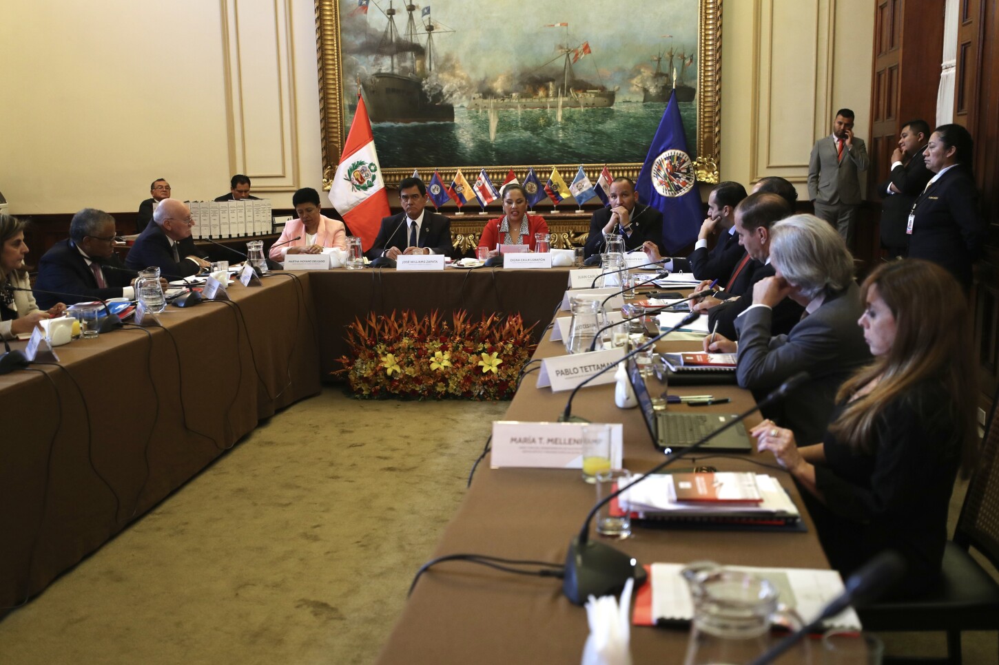 Encuentro entre delegados de la OEA con los miembros de la Mesa Directiva, compuesta por José Williams, Martha Moyano, Digna Calle y Alejandro Muñante. 