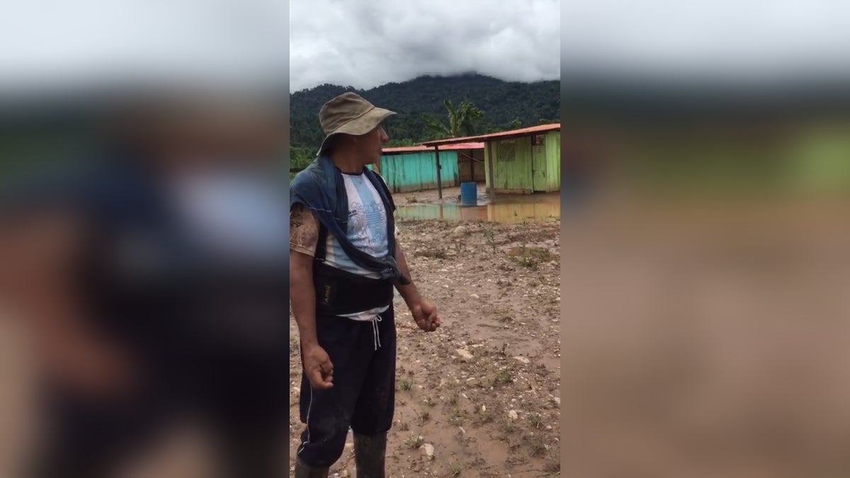 Poblador cuenta los detalles que sufren a causa de este desborde del río Anapati Poblador cuenta los detalles que sufren a causa de este desborde del río Anapati