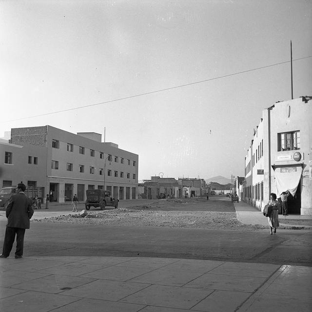 Las peligrosas calles de los barrios de Lima de fines de los años 50 fueron el escenario en que debieron actuar las nuevas agentes de investigación policial.  (Foto: GEC Archivo Histórico)