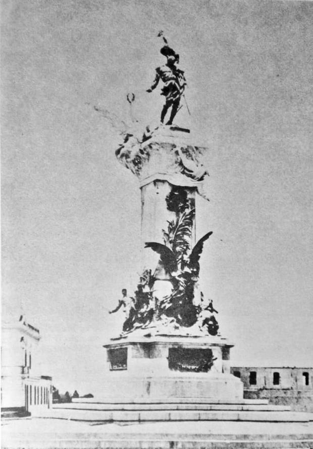 El primer monumento a Francisco Bolognesi fue una obra del escultor catalán Agustín Querol. (Foto: GEC Archivo Histórico)