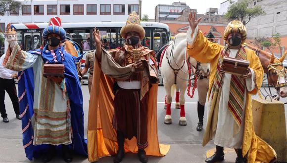 Reyes Magos visitaron varios nacimientos en diferentes instituciones.